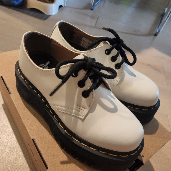Dr. Martens Platform Smooth leather Shoes. NEW WITH ORIGINAL BOX!! - Picture 2 of 7